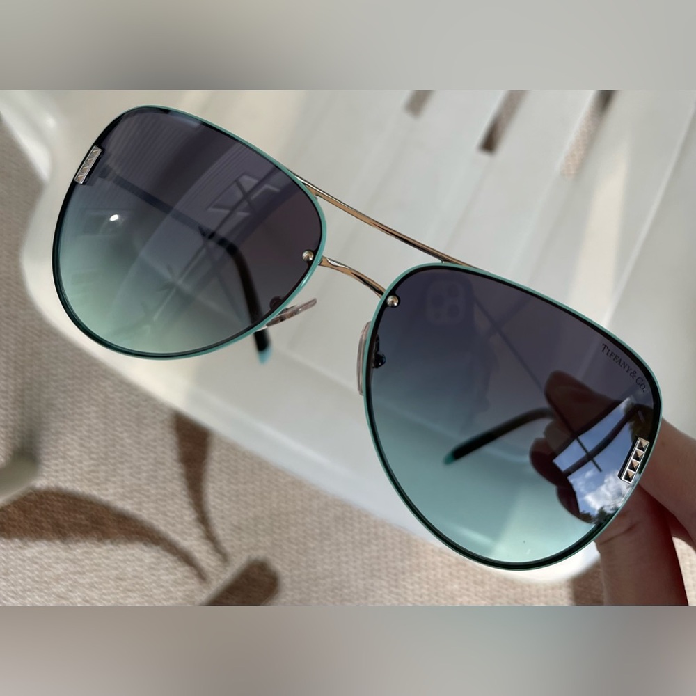 NEW Tiffany & Co. Studded Aviator Sunglasses in silver and blue gradient - Picture 14 of 16